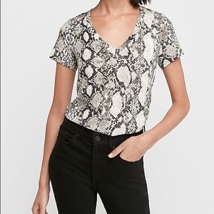 Snakeskin print V-neck East Tee NWOT